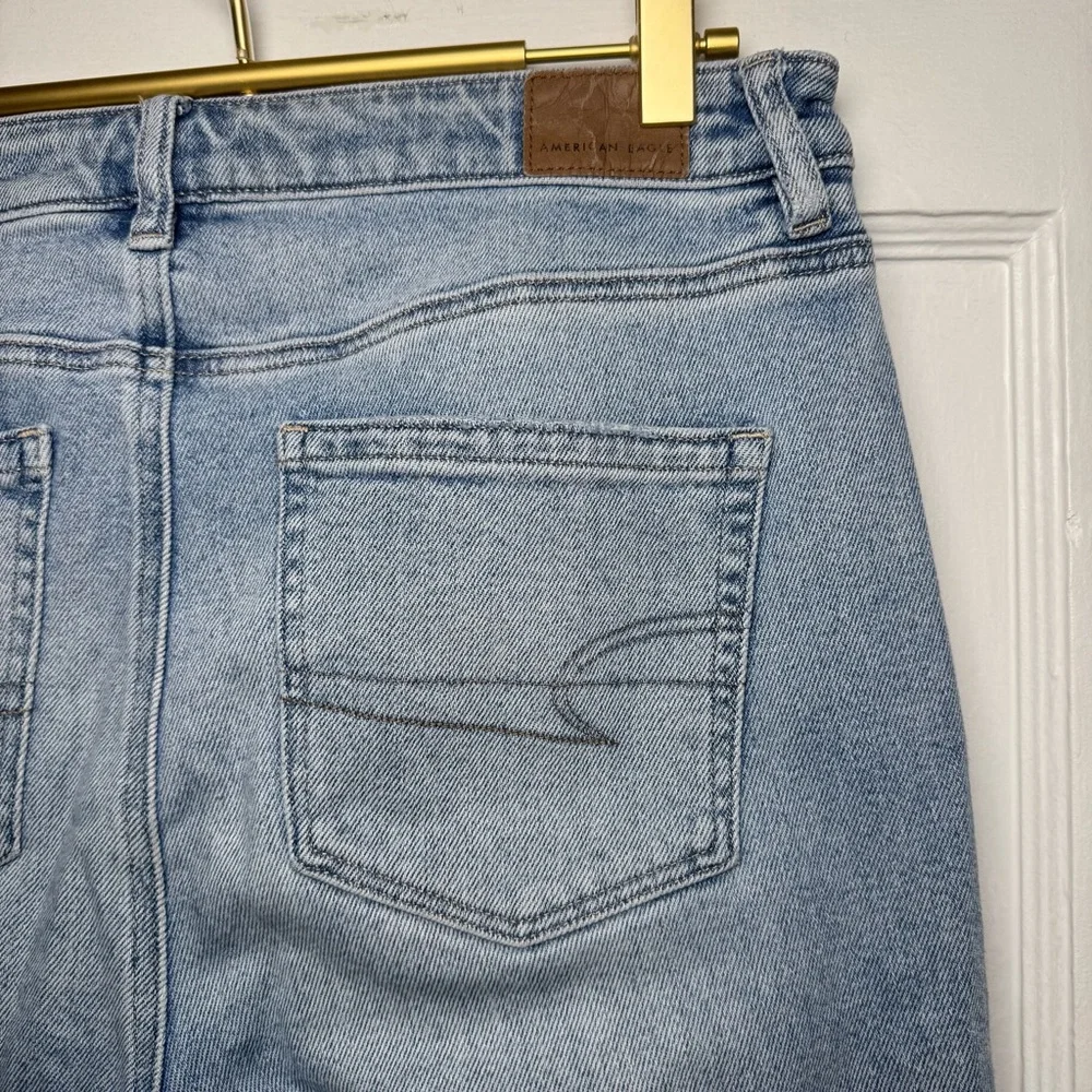 American Eagle Mom Straight Jean Light Wash Frayed Hem Straight Leg Jeans 8 Long